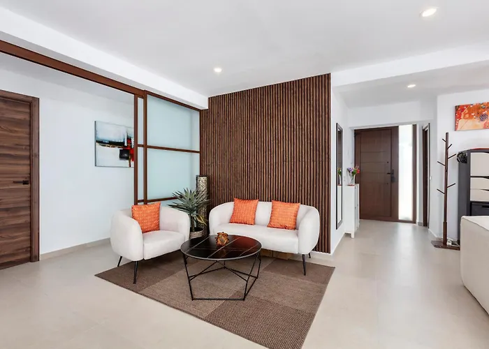 וילה El Junquillo - Luxury 4 Bedroom מארבלה